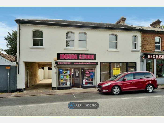 1 Bedroom Flat To Rent In High Road, Byfleet, West Byfleet, KT14