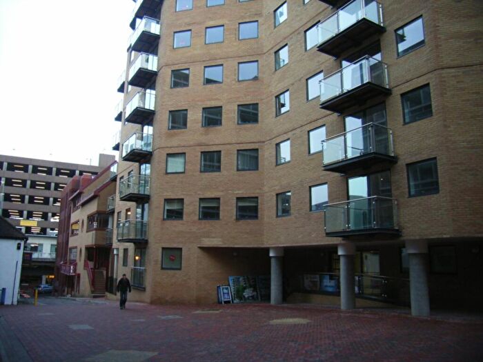2 Bedroom Flat To Rent In Projection West, Merchants Place, Reading, Berkshire, RG1
