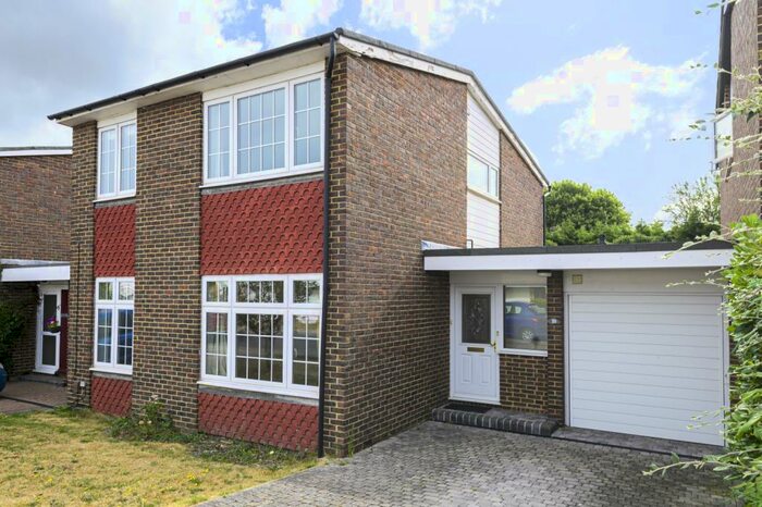 4 Bedroom Link Detached House To Rent In Lankton Close Beckenham, BR3
