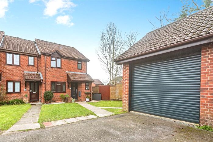 3 Bedroom End Of Terrace House For Sale In Balmoral Way, Basingstoke, Hampshire, RG22