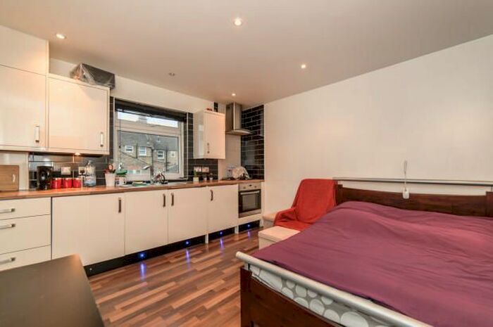 Studio To Rent In Thornton Avenue, Brixton, SW2