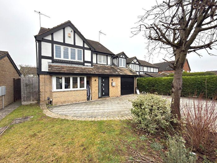 4 Bedroom Detached House For Sale In Burford Close, Barton Hills, Luton, Bedfordshire, LU3