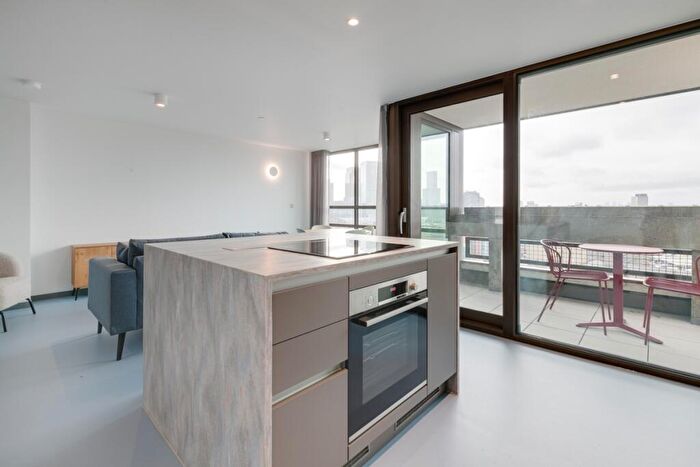 2 Bedroom Apartment To Rent In St Leonards Road Poplar, E14