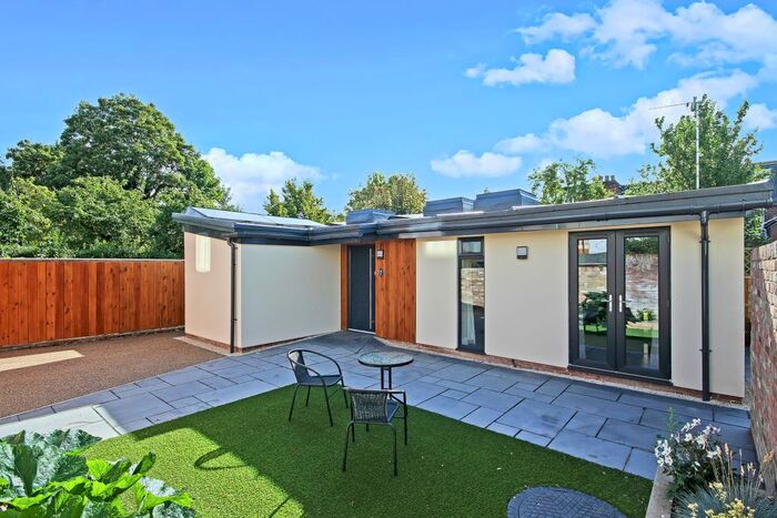 1 Bedroom Detached House To Rent In Bartlemas Road, Oxford, OX4