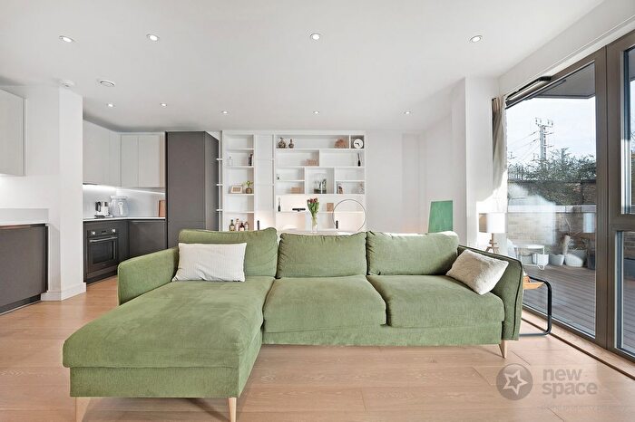 1 Bedroom Flat To Rent In Vega House, Hemming Street, Bethnal Green, E1