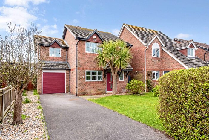 3 Bedroom Detached House To Rent In Avebury Close, Bracklesham Bay, PO20