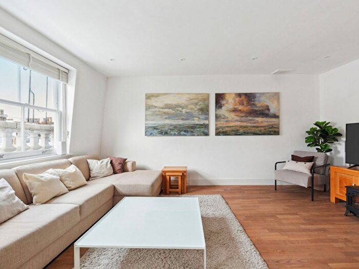 2 Bedroom Flat For Sale In Linden Gardens, London, W2