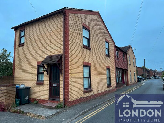 1 Bedroom Terraced House To Rent In Rusham Road, Egham, TW20