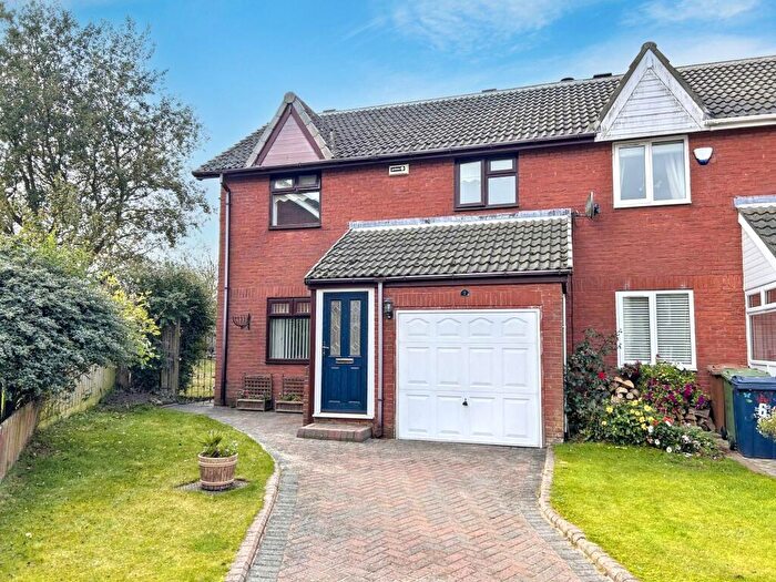 3 Bedroom End Of Terrace House For Sale In Clifton Court, Springwell, Gateshead, Tyne And Wear, NE9