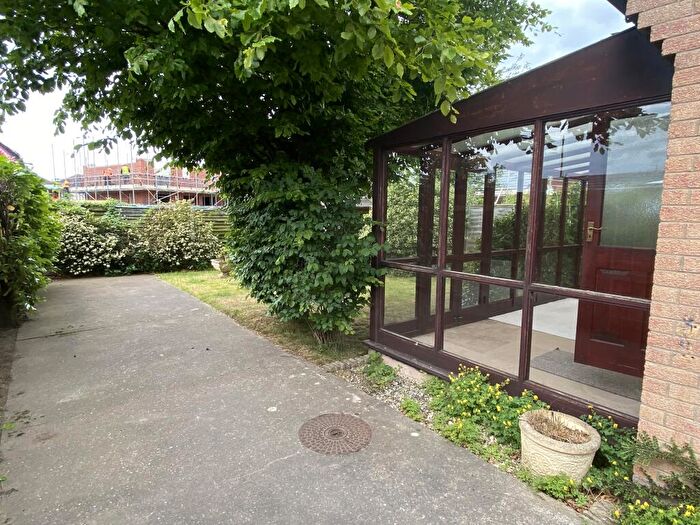 2 Bedroom Bungalow To Rent In Broadlands Close, Dunscroft, DN7