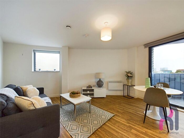 2 Bedroom Flat To Rent In Manchester Waters, Pomona Strand, Old Trafford, Manchester, M16