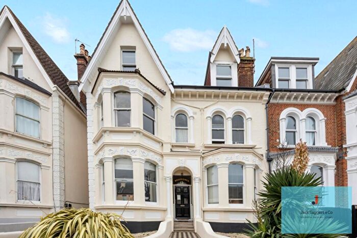8 Bedroom House Of Multiple Occupation For Sale In Wilbury Avenue, Hove, BN3