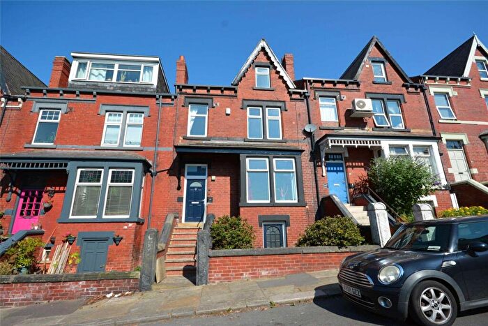 5 Bedroom Terraced House For Sale In Roundhay View, Leeds, LS8
