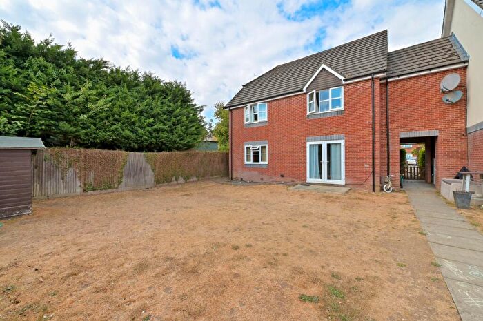 2 Bedroom Apartment To Rent In Derwent Close, Amersham, Buckinghamshire, HP7