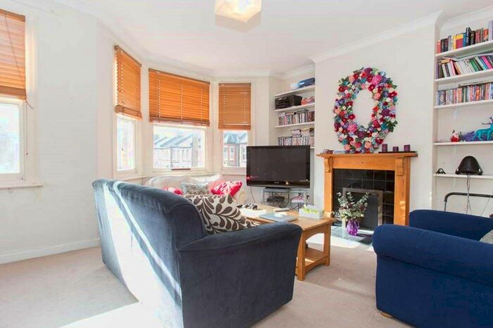 3 Bedroom Flat To Rent In Glenelg Road, London, SW2
