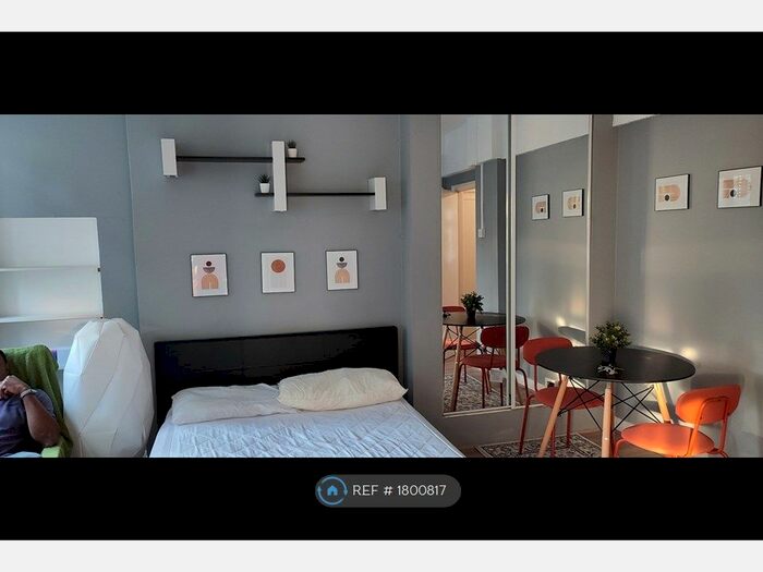 Studio To Rent In St. Marys Estate, London, SE16