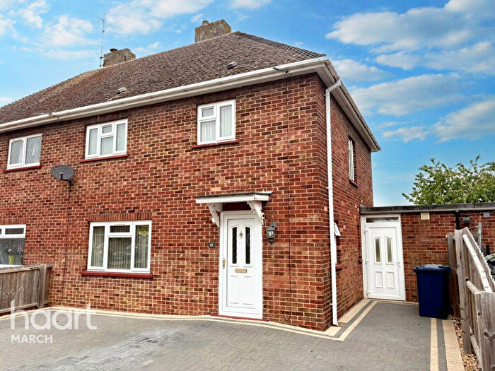 3 Bedroom Semi-Detached House For Sale In Peyton Avenue, March, PE15