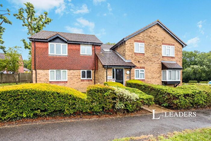 1 Bedroom Flat To Rent In Cedar Drive, Southwater, RH13