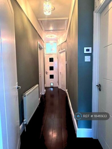 2 Bedroom Flat To Rent In Woodcote Grove Road, Coulsdon, CR5