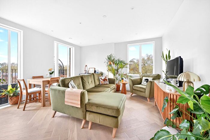 3 Bedroom Flat To Rent In Holly Tree Apartments, Layard Road, SE16