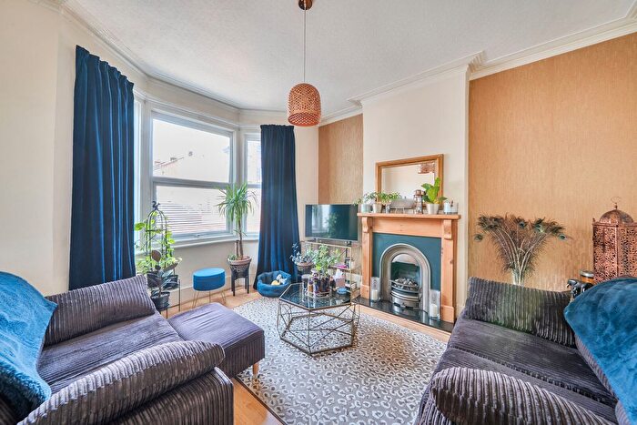 3 Bedroom Semi-Detached House For Sale In Oakleigh Road North, Whetstone, London, N20