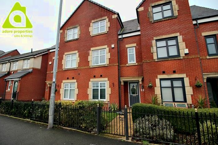 4 Bedroom Mews To Rent In Chew Moor Lane, Lostock, BL6