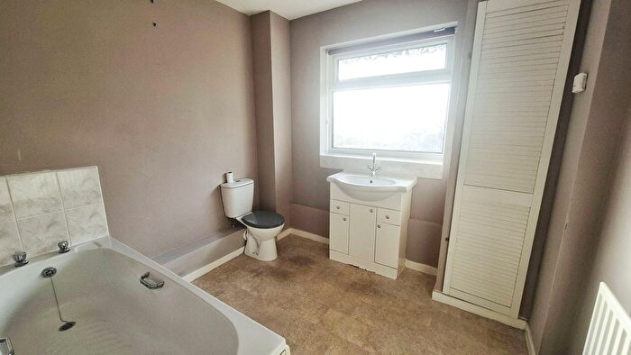 2 Bedroom Bungalow For Sale In Kingsfield Oval, Basford, Stoke-On-Trent, ST4