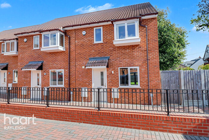 2 Bedroom End Of Terrace House For Sale In Fairview Crescent, Rayleigh, SS6