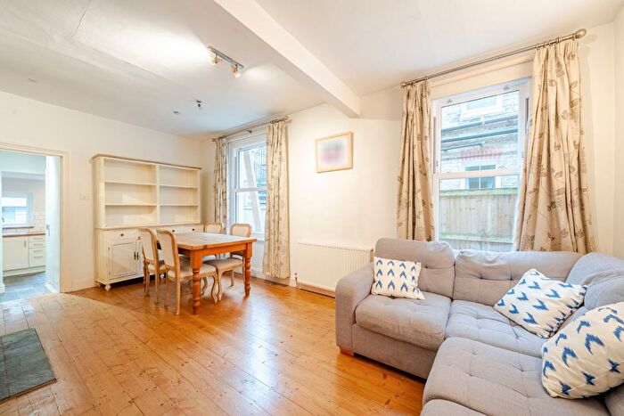 2 Bedroom Flat To Rent In Penwith Road, London, SW18