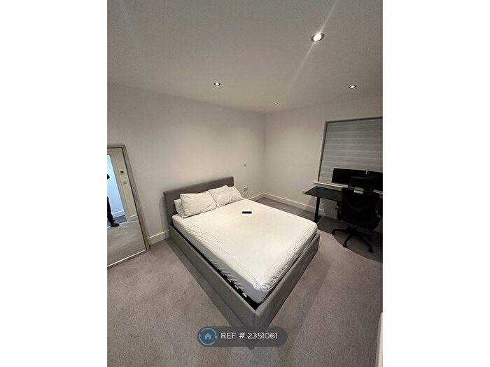 2 Bedroom Flat To Rent In Ballards Way, Croydon, CR0