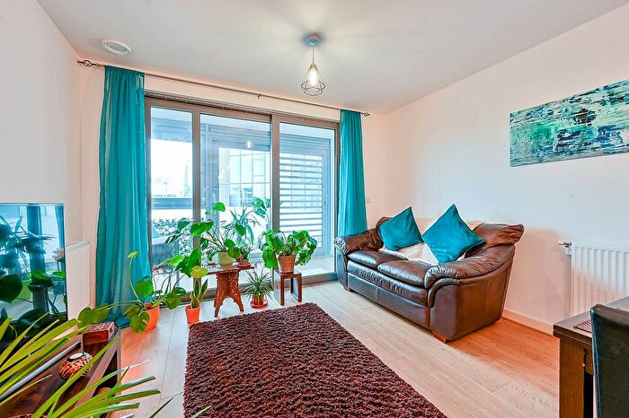 1 Bedroom Flat For Sale In Ealing Road, Brentford, TW8
