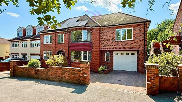 5 Bedroom Detached House For Sale In Park Villas Drive, Pontefract, West Yorkshire, WF8