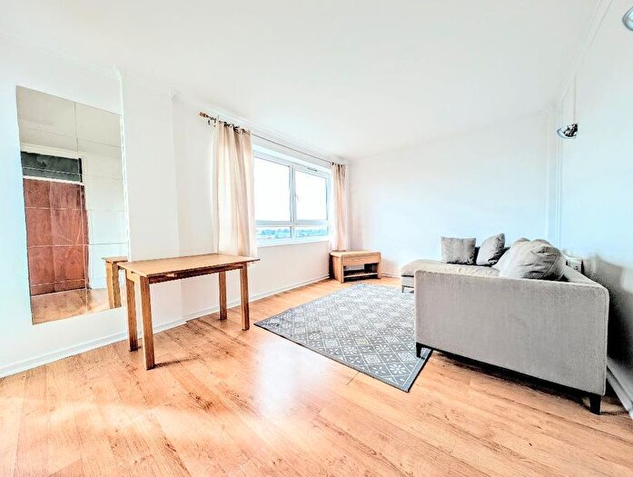 2 Bedroom Flat To Rent In Whitlock Drive, Southfields, London, SW19