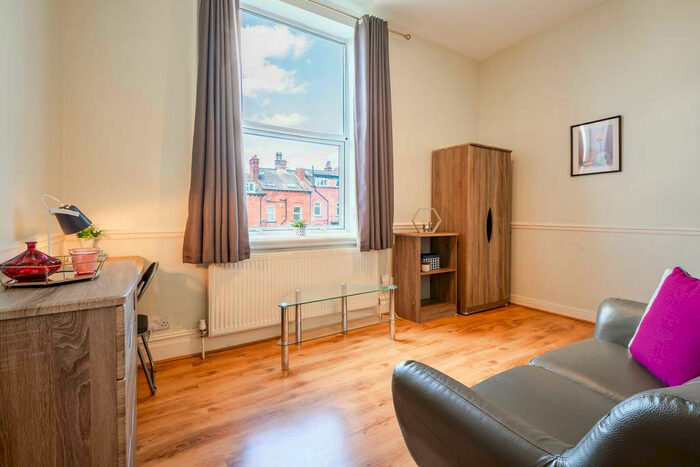 1 Bedroom Flat To Rent In Victoria Terrace, Leeds, LS3