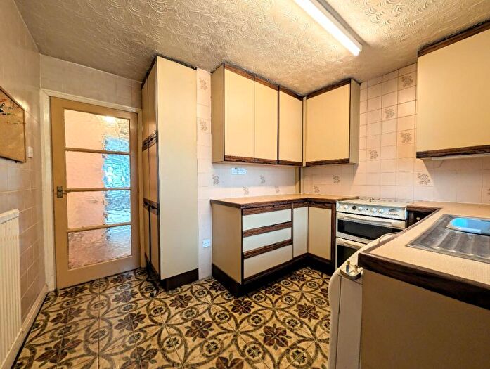 3 Bedroom Bungalow For Sale In Lichfield Close, Farnworth, Bolton, BL4