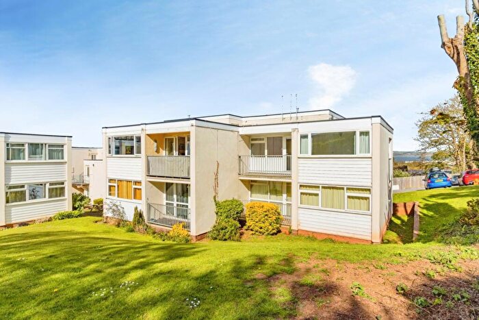 2 Bedroom Flat For Sale In Warren Road, Dawlish, Devon, EX7