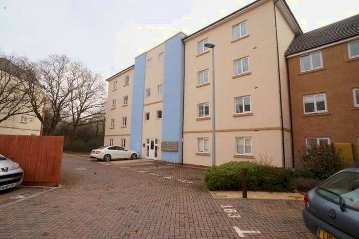 2 Bedroom Flat To Rent In Whistle Road, Mangotsfield, Bristol, BS16