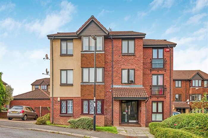 2 Bedroom Flat For Sale In Gables Close, Lee, SE12