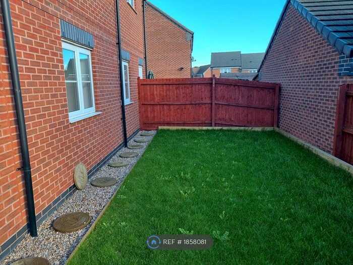 2 Bedroom Flat To Rent In Copinsay Close, Hinckley, LE10