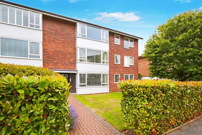 3 Bedroom Flat For Sale In Stanley Road, Sutton, SM2