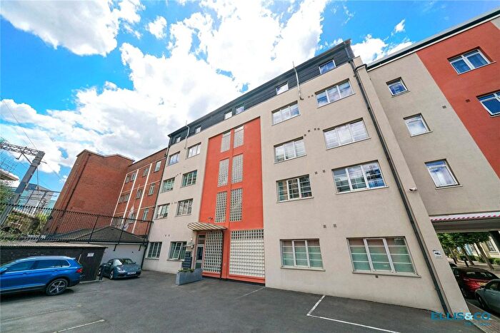 2 Bedroom Flat To Rent In Sunlight Square, London, E2