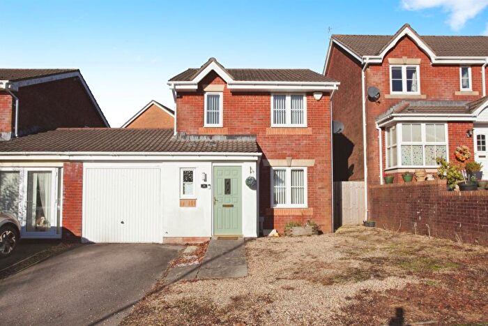 3 Bedroom Link Detached House For Sale In Blaen Ifor, Caerphilly, CF83