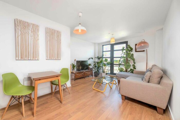 2 Bedroom Flat To Rent In Southgate Road, Islington, N1