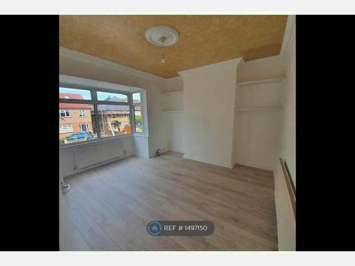 2 Bedroom Flat To Rent In Windsor Road, Barnet, EN5