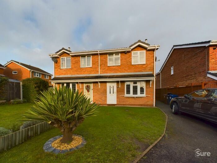 3 Bedroom Semi-Detached House To Rent In Westminster Drive, Stretton, Burton-On-Trent, Staffordshire, DE13