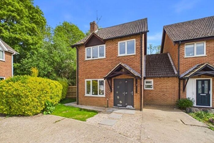 3 Bedroom Detached House For Sale In Dragonfly Drive, Lychpit, Basingstoke, Hampshire, RG24