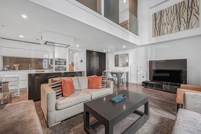 3 Bedroom Flat To Rent In Marconi House, The Strand, London, WC2R