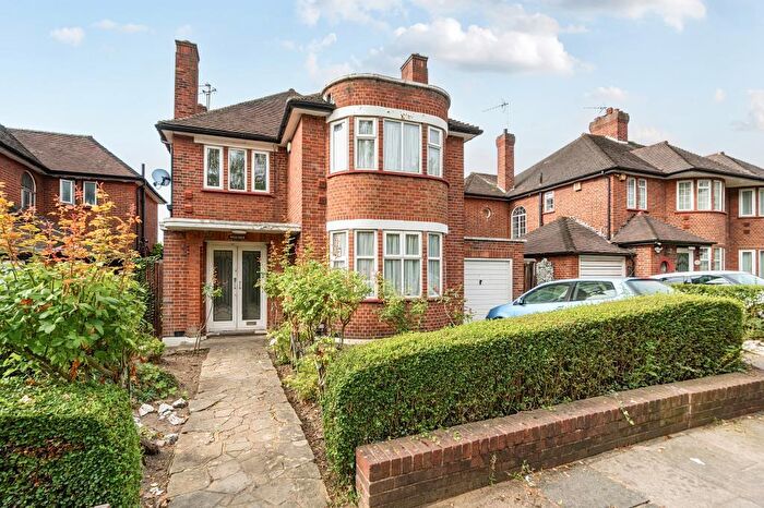 4 Bedroom Detached House For Sale In Greenbank Crescent, Hendon, NW4
