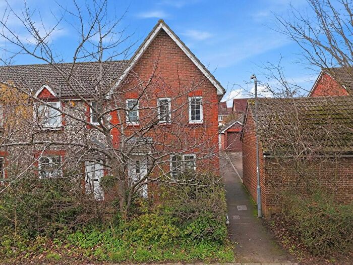 3 Bedroom End Of Terrace House For Sale In Kershaw Close, Chafford Hundred, Grays, RM16