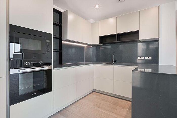 2 Bedroom Flat To Rent In Anax Street London, N4